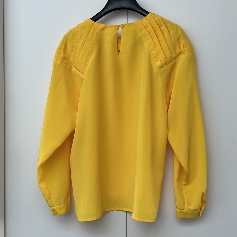 SIMON CHANG | Yellow Blouse with Pleated Details - Picture 13 of 14